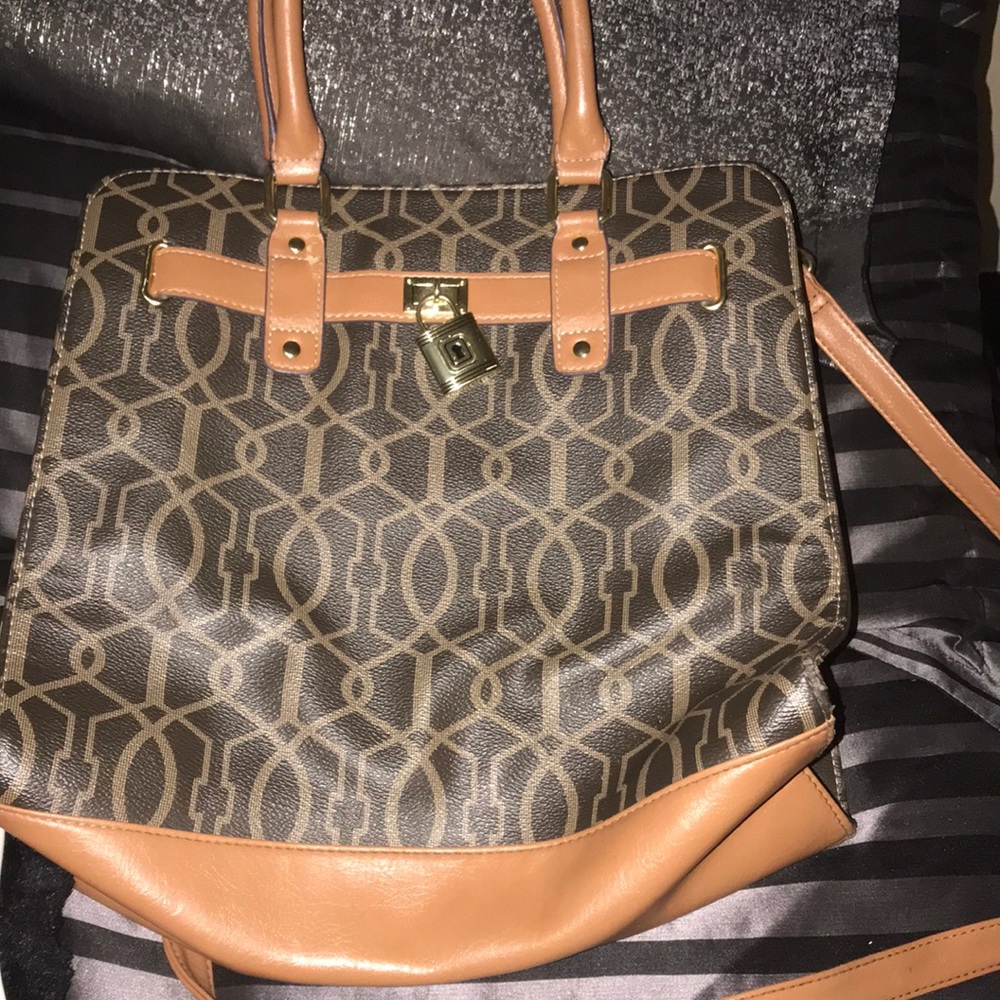 Purses - Picture 3 of 16